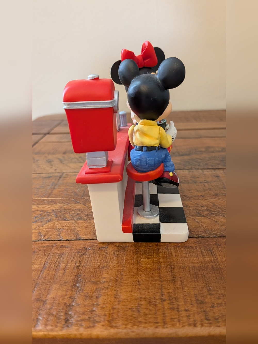 Mickey & Minnie Sweethearts Of The 50s Collection - Soda Shop Sweethearts - Picture 4 of 5